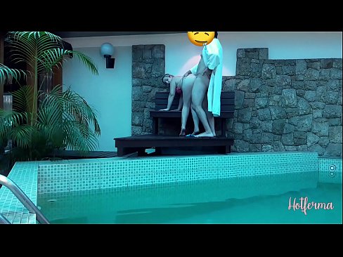 ❤️ Giimbitar sa amo ang katabang sa pool, apan dili makasukol sa init ❤️ Porn video sa amon
