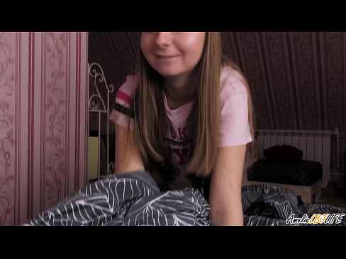 ❤️ Si Blondie misuso pag-ayo sa iyang BFF ug Nakuha ang cum sa iyang baba ❤️ Porn video sa amon